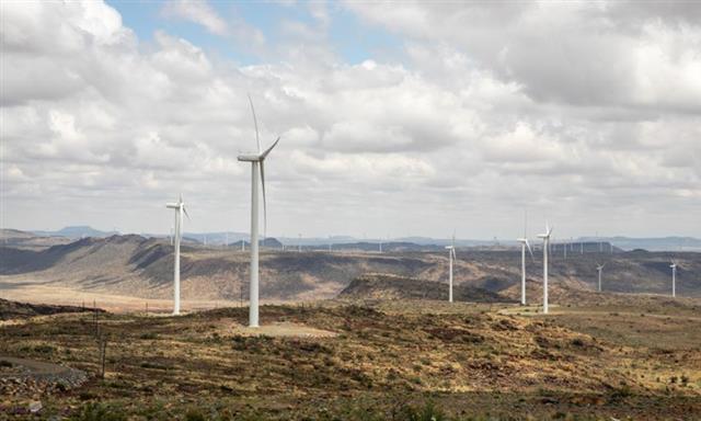 Photo taken on Nov. 22, 2021 shows wind turbines of the De Aar wind power project invested by China's Longyuan Power and its South African partners in De Aar, South Africa.Photo-Xinhua.jpeg