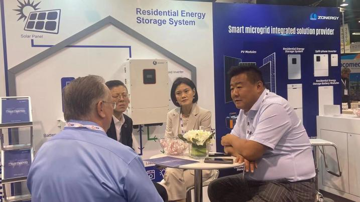 Richard J Guo, Zonergy's Executive Director and President and clients at Zonergy's booth in SPI 2022